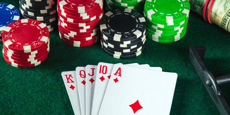 Flop hé lộ - Cơ hội chạm tay vào thùng phá sảnh Poker đang đến gần